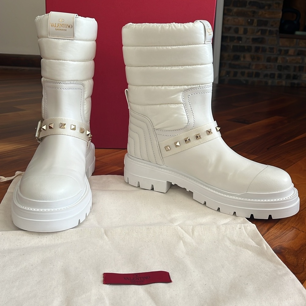VALENTINO GARAVANI Rockstud Leather Biker Snow Winter Boots White Size 40, NEW - Picture 1 of 17